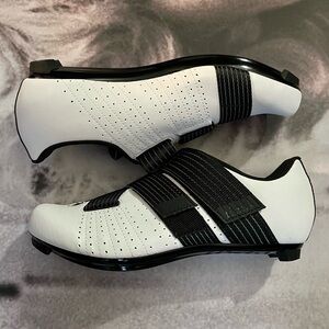 Mens fi’zi:k road cycling shoes size 8 or 9.5 Women’s NEW!